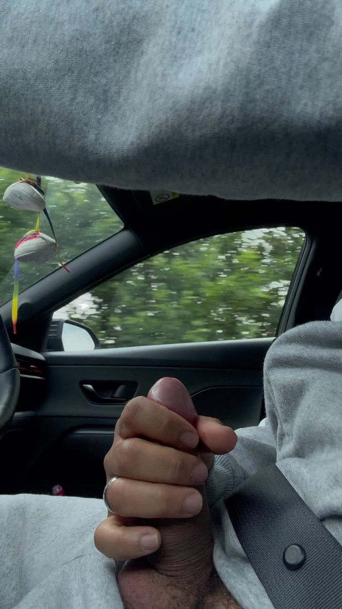 Hot dick in your ass: Hände am Rad, Schwanz in der hand -