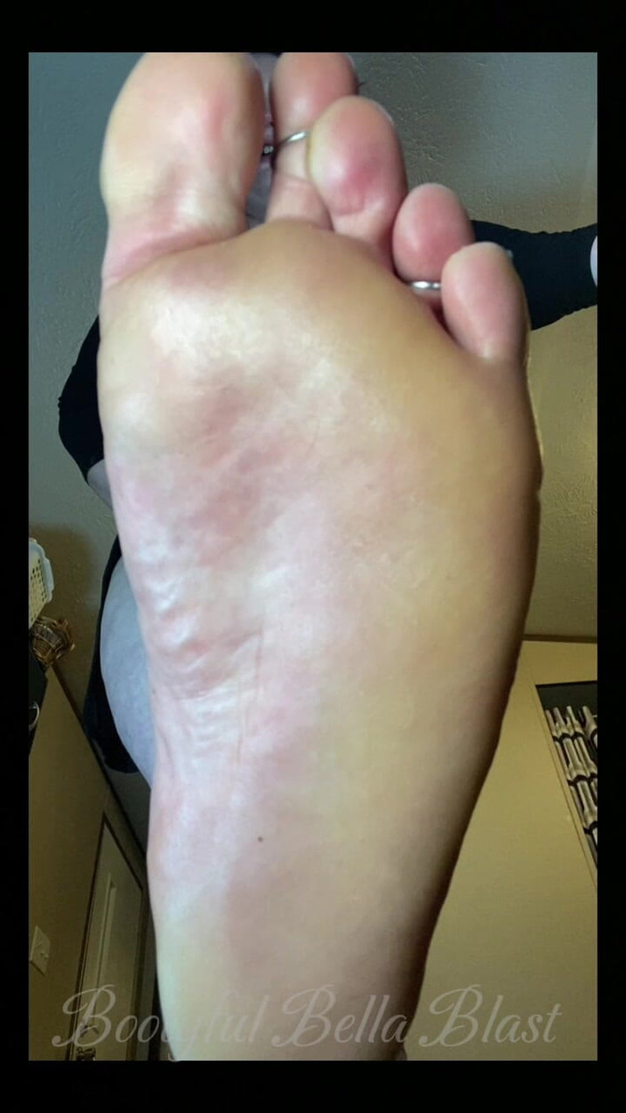 BellaBlast: Покарання фетишем ніг: ви будете робити, як я кажу