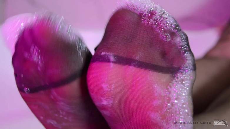Mistress Legs: Colored wet nylon soles and toes