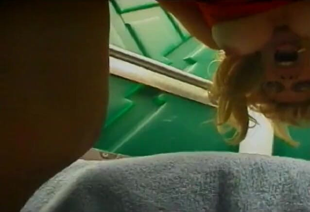 Fuck me Hard: 古いスタッド前髪金髪熟女に屋外トイレ