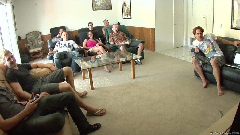 Darkko: Tombul esmer orta yaşlı seksi kadın oral sekste yarakların tadını çıkarıyor