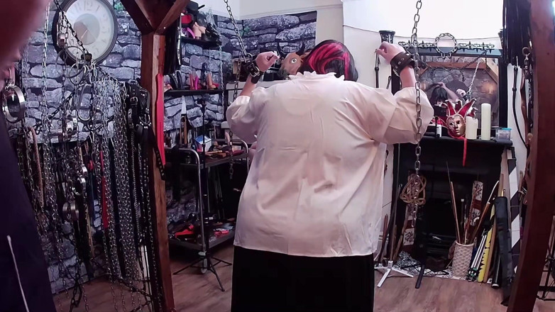 Stephanie-Nicole-TV: Parte 2 - Domina-satana e Lanista-bear mi portano per la prima volta...