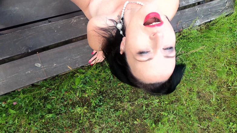 Wanilianna: Wanking outdoors in torn pantyhose