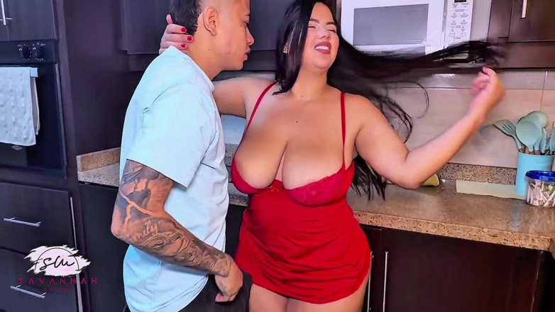 Savannah Watson: Un Beau-fils Éjacule Sur Les Énormes Seins De Sa Belle-mère Pendant Un...