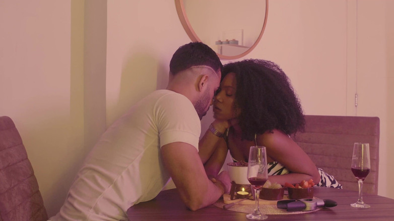 Docedeleite: Coppia scopa dopo una cena romantica