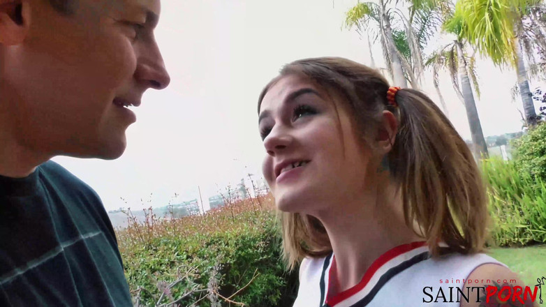 SaintPorn: Rosalyn Se Fait Baiser Dans Son Uniforme De Acclamation