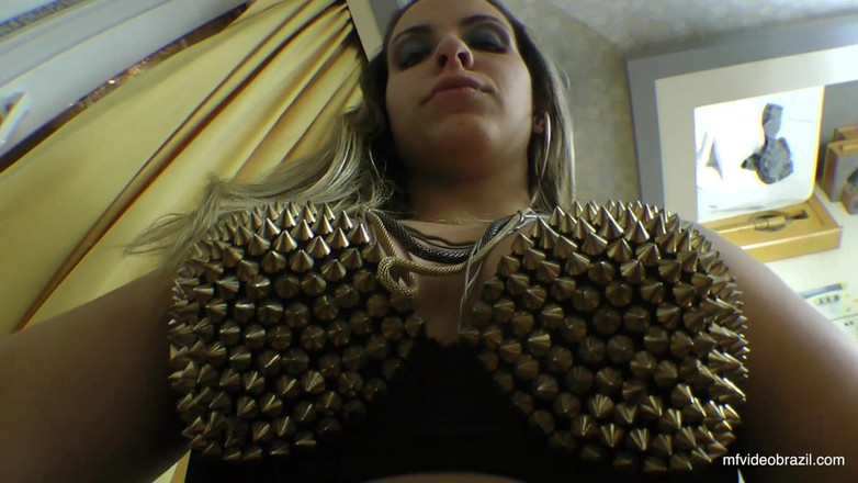 FetishKing: Chica de sofá pesada sentada en su cuerpo - dominación lésbica