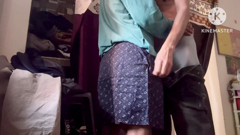 Desi__Panda: Wow po raz pierwszy trzymaj mojego przyrodniego brata wielkiego potwora...