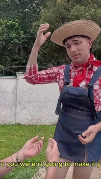 Perv babička najme mladého zahradníka a skončí s ním tvrdě šukání do zadku