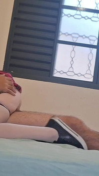 Okuldan Eve Geliyor, Üvey Erkek Kardeşini Görüyor Ve Onu Sikmeye Karar Veriyor