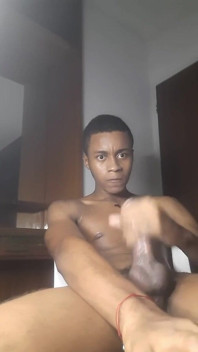 Webcam Stream bbc sentado e acariciando pau preto grosso com muita saliva e lube black20one