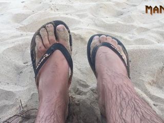 Manly foot: Cum Sand &amp; Žabky - Nudistická pláž - Série ponožky se spermatem - Manlyfoot - Epizoda 2