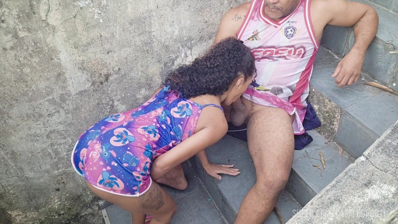 Bebes vagabundas: Mi hijastra dando el culo