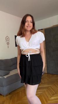 POV kouření a krajková podprsenka masturbuje s dirty talk a výstřikem na obličej
