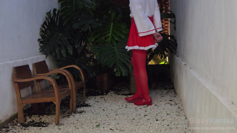 SissyKanisa: La Miko Sissy Kanisa, partie 2 : promenade en plein air dans...