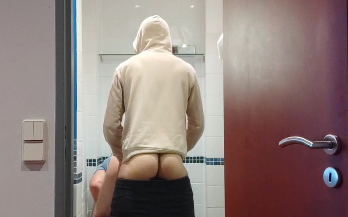 Dexterxxlfun: Paul mă fute în secret, top secret. Tati Cur are parte...