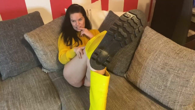 Jenny-Cum84: Szarpnij moje gumowe buty!