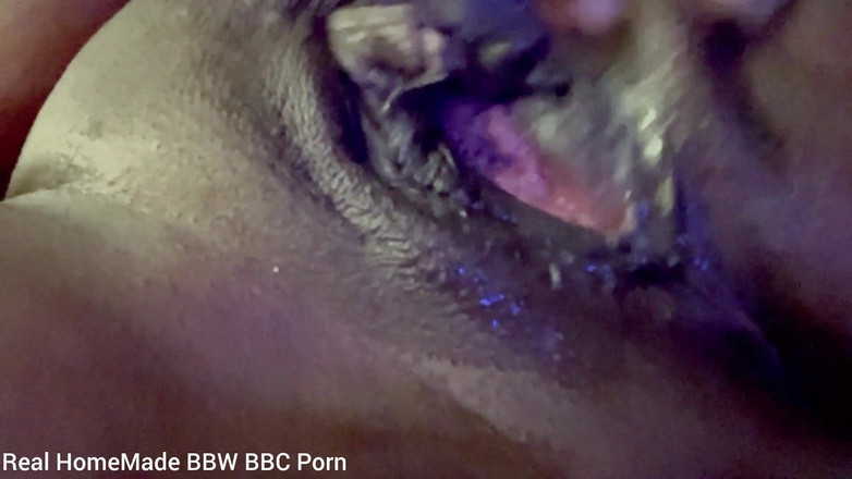 Super sexy ebony cuties: В ванне растираю, раздвигаю мою большую киску