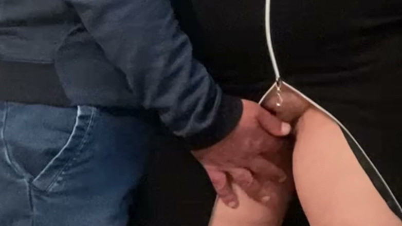 Niki studio: 내 보짓물이 많은 보지를 붙잡고 손가락으로 빨아주는 모르는 녀