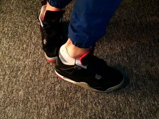 Sneakersmax98: Jordan retro iv lagi asik muasin memeknya pakai sepatu kenegaraan