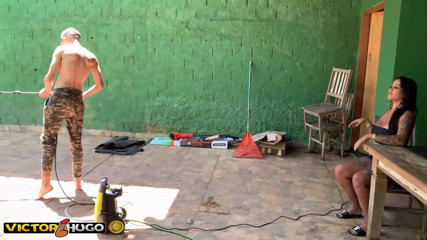 VictorHugo: M-am dus la serviciu la casa bunicii