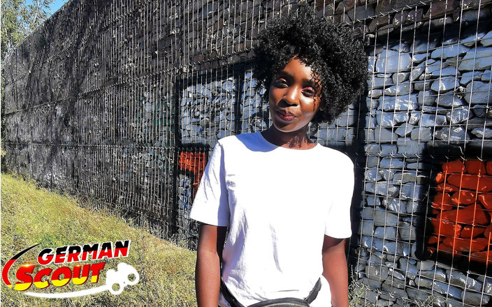 German Scout: 德国童子军 - 黑人女郎zaawaadi在户外做爱