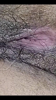 Moje chlupatá kundička má hlad