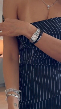 Heiße MILF Mit Natürlichen Möpsen Reitet Hart, Bis Sie Bei Einem Orgasmus Explodiert