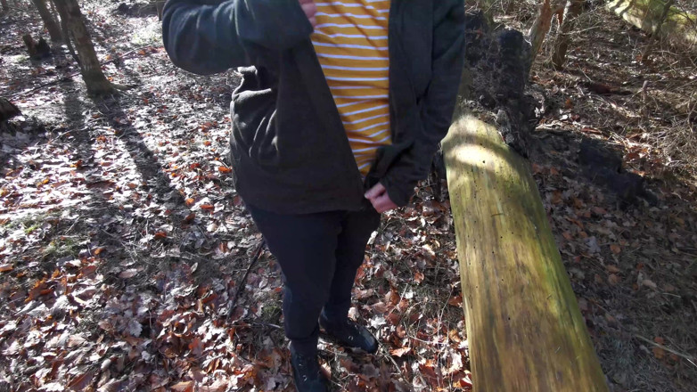 Bouncy Tits Action: Vagina en tieten slaan in het bos