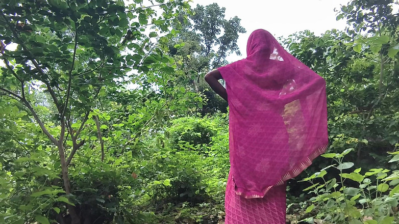 Poonambhabhi village: 我在丛林里操我的老婆