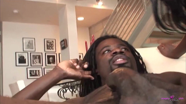 Naughty Black Girls: Solei Dior mostra il suo culo grosso e si fa...