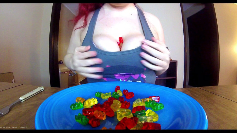Scarlet Vixen: Riesin verschlingt gummy-männer und dich