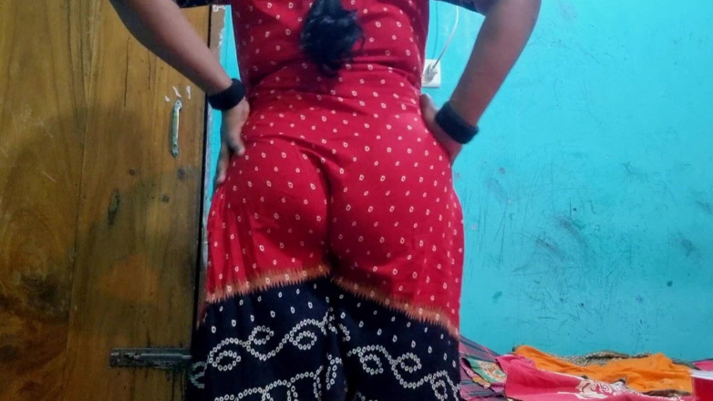 NilaRani693: Gadis sange dengan memek tembus pandang ini nggak sabar dientot...