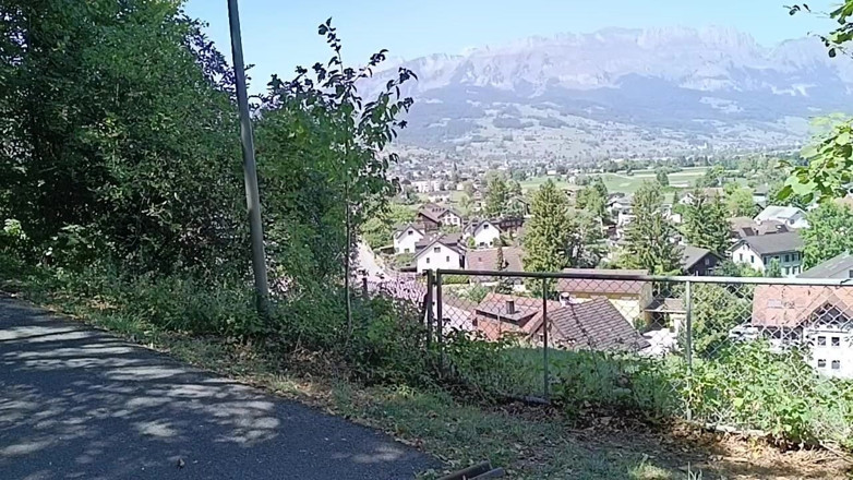 kickerscooter: Esibizione del rischio alpini proprio sotto il castello di Vaduz