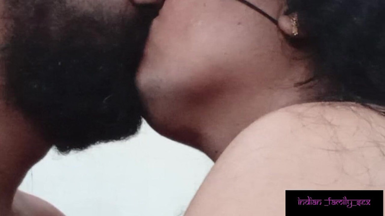 Indian IFS: Üvey anne üvey oğlunu öpüyor