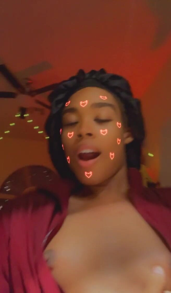 EROS ORISHA: Я думаю, що це безпечно, щоб убезпечити мене повний чашка зараз. Я знаю, що Yall любить мої соски, тому я просто, хоча