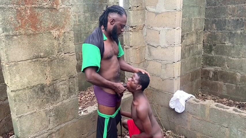 Big_brown: Ele me fode tão bem no arbusto, então eu creme...