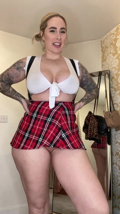 Paige Turnah: 发现我的导师穿着我的内裤并戏弄他的屁股