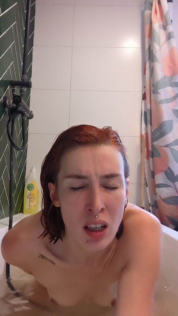 Pixie Pink: Pixie Pink Orgasms in the Bathtub Using the Shower Head!