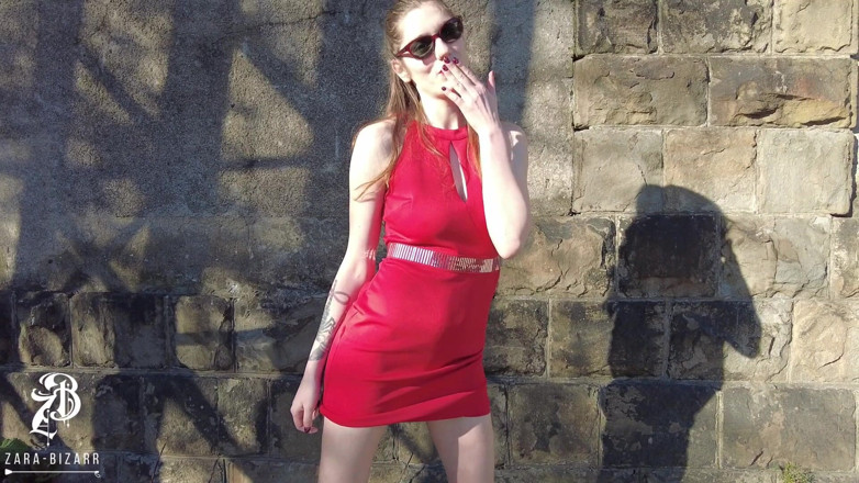 Zara Bizarr: Outdoor pissing on the street