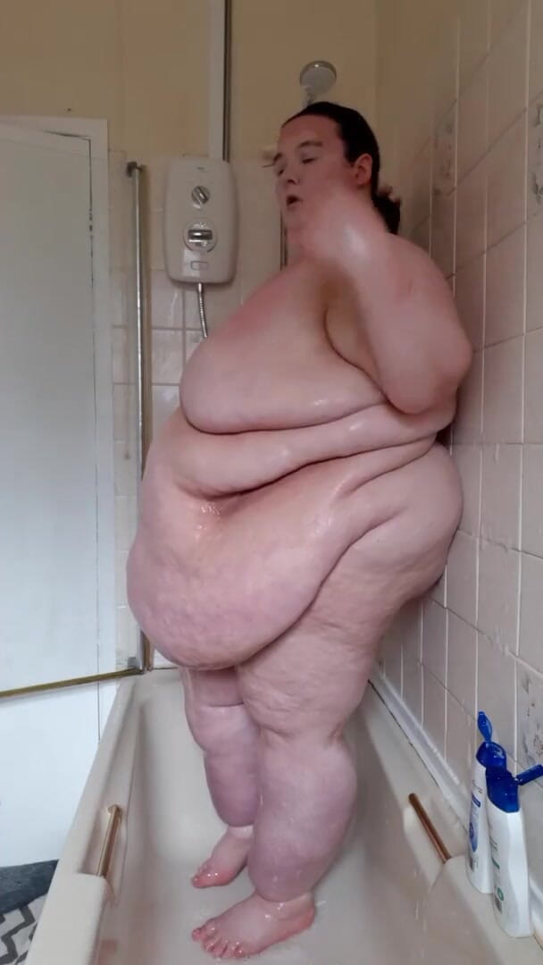 SSBBWLadyBrads: Big fat goddess washes herself
