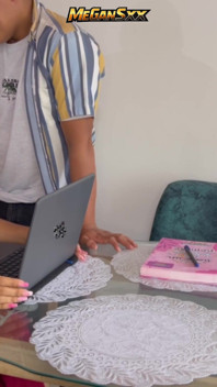 Guru filsafat memberiku ujian akhir tahun.