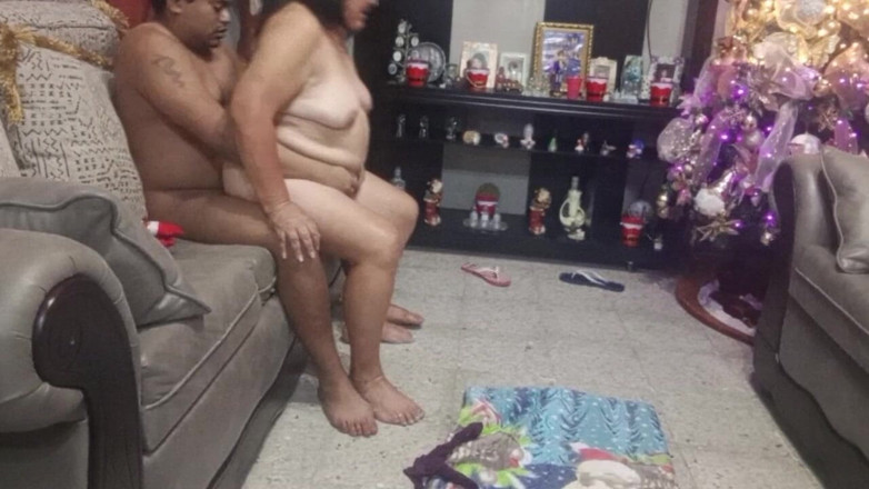 Sofixxx: Як смачно мій член катається на зрілій мачусі