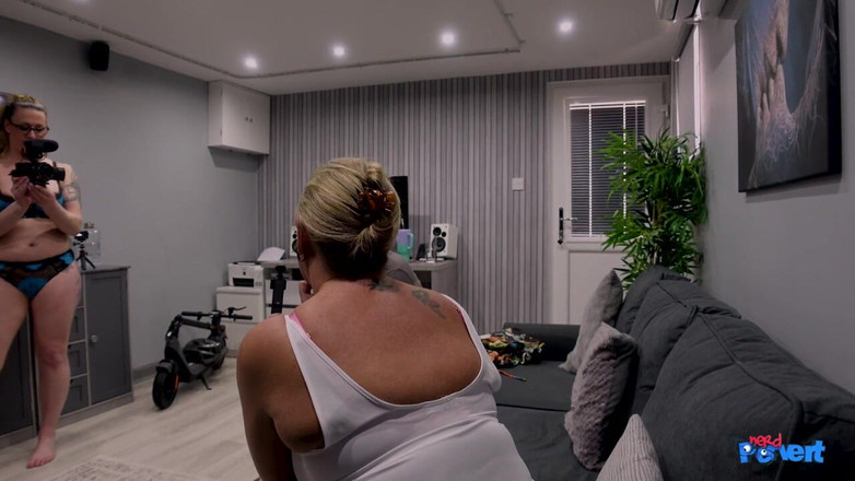 Nerd Pervert: Maisie Lewis - nechte se chytnou a pak schytá