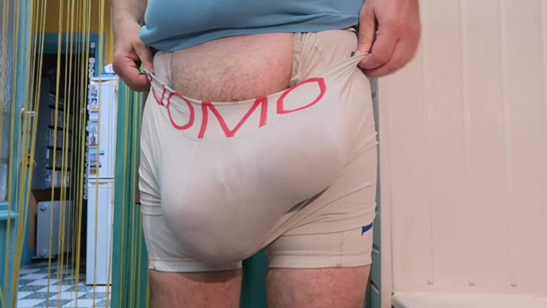 Monster_Meat_: Freeballing dans un short d'été