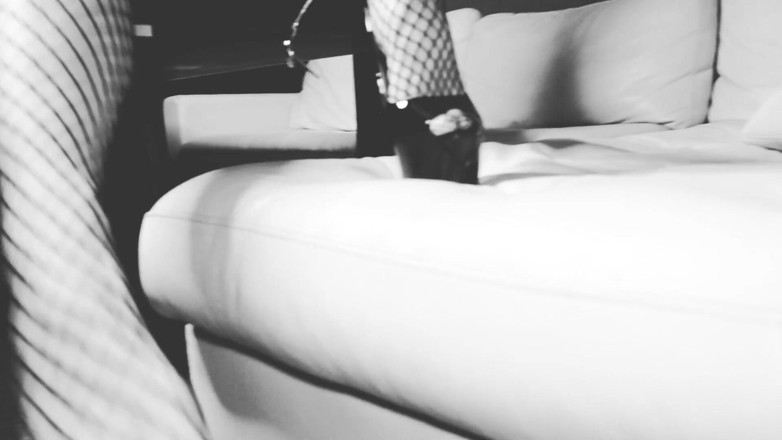 Eva Latexxx: 足フェチdominatrixホット黒と白ハイヒール女神ブルネット熟女女王様緊縛変態