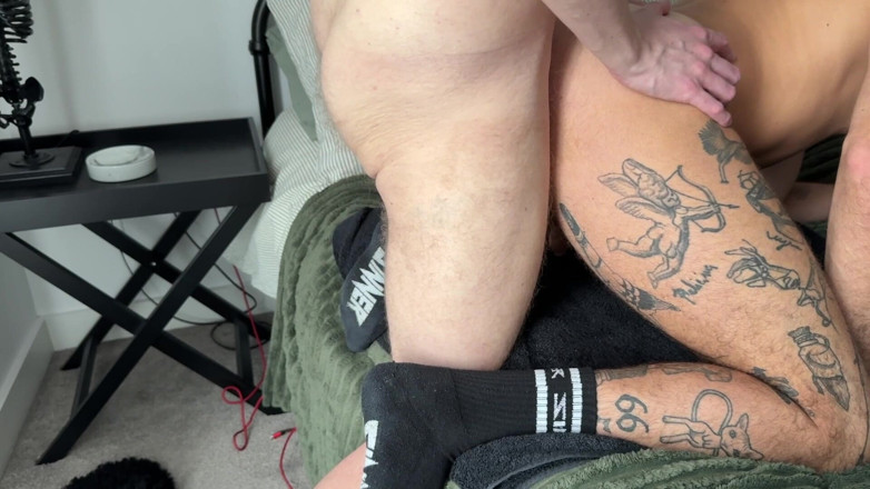 davidedpxxx: Gioco con le palle, leccata di culo intensa e sborrata...