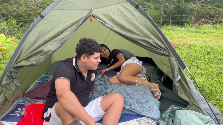 JazminPalvin: Seks di luar, saya berkongsi melancap dengan adik tiri kecil...