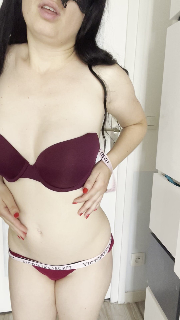 PaolaDbn: Piccolo Striptease