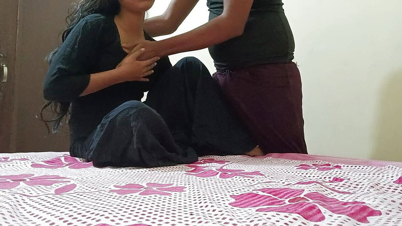 YOURAMRITA04: Індійська гаряча сільська подруга трахає пизду з хлопцем у badroom